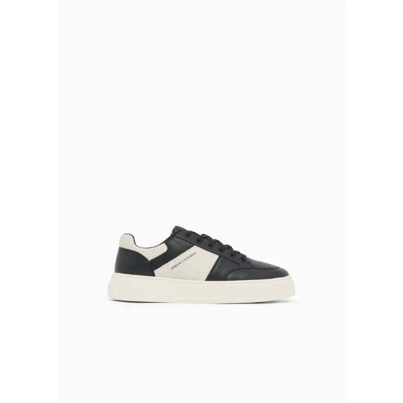 Tênis com Detalhes em Camurça Preto/Off White - 9 UK - 41 BR