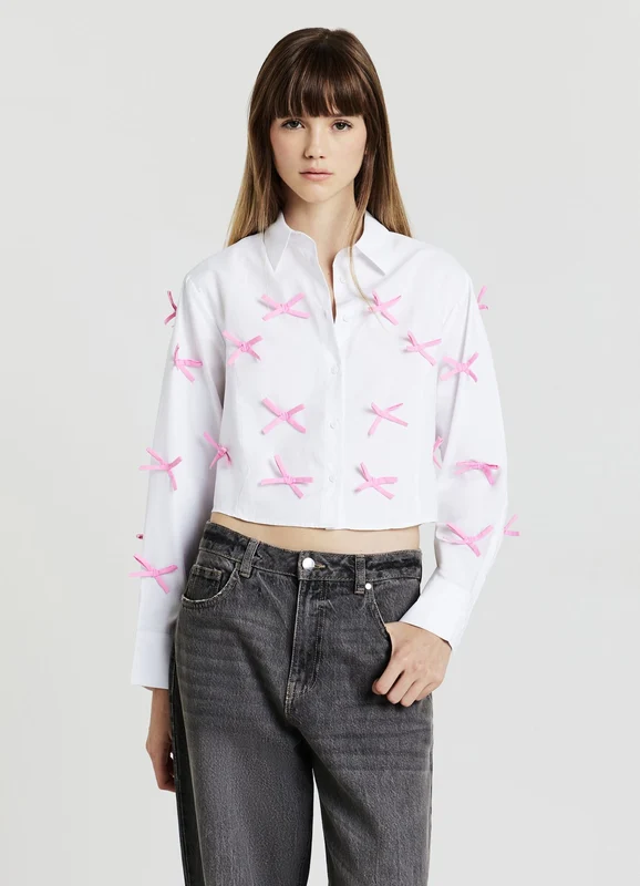 Camicia crop con fiocchi applicati S