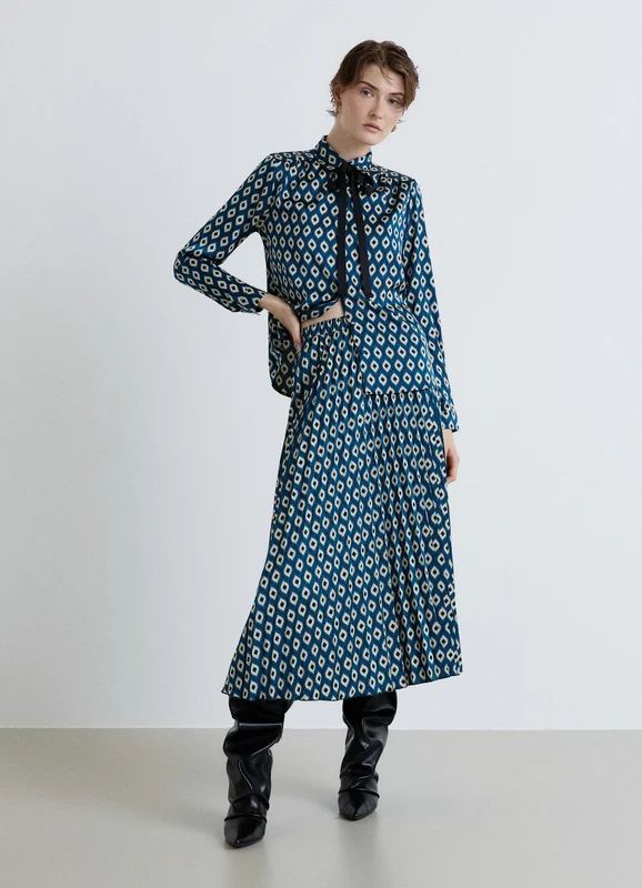 Camicia con cravattino e stampa geometrica in simil satin 3XL