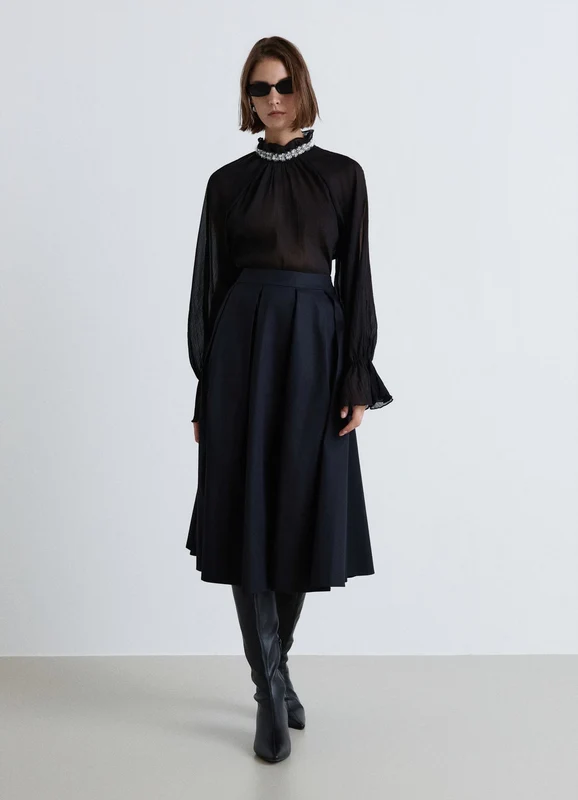 Camicia con collo alto e applicazioni M
