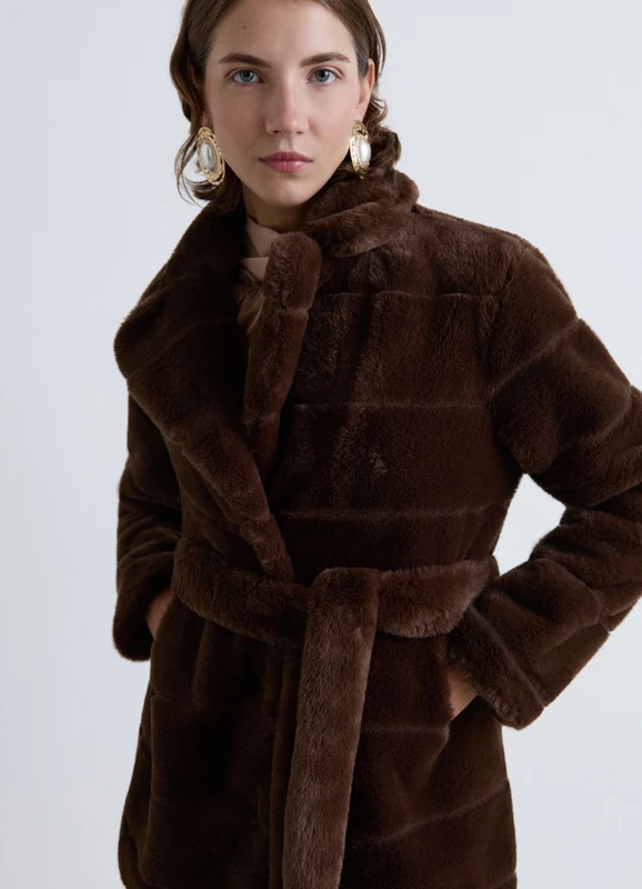 Cappotto corto effetto pelo con cintura XS