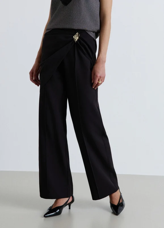 Pantaloni wide leg con drappeggio e spilla XL