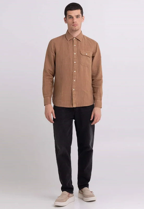חולצה מכופתרת עם כיס חזה גברים BROWN / S