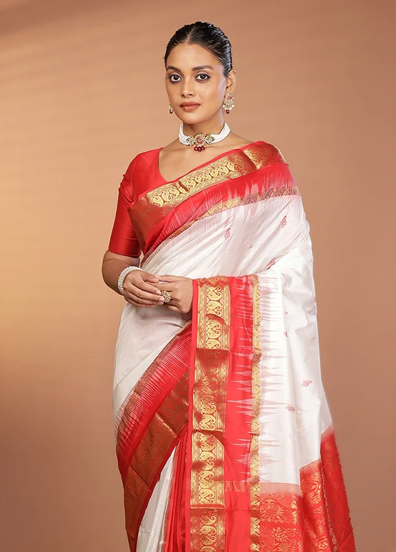 White Kanjivaram Silk Saree With Blouse Piece Onesize