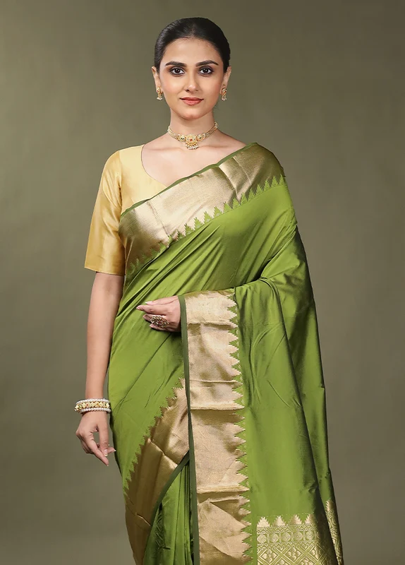 Green Kanjivaram Silk Saree With Blouse Piece Onesize
