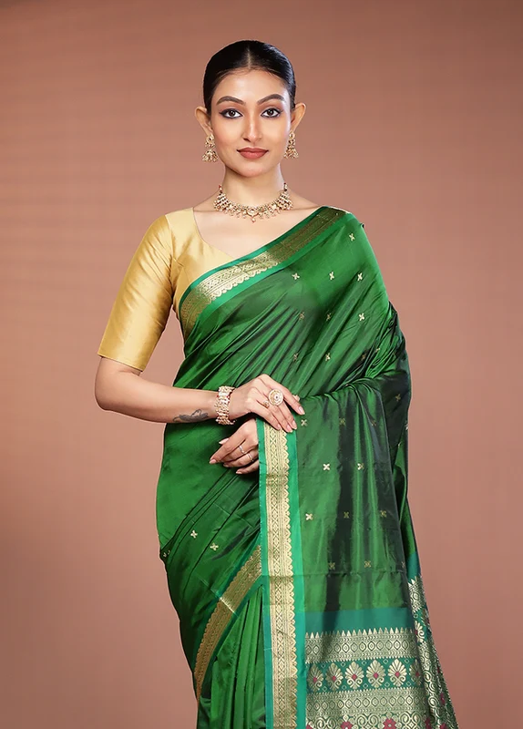 Green Kanjivaram Silk Saree With Blouse Piece Onesize
