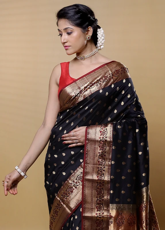 Black Handloom Kanjivaram Pure Silk Saree With Blouse Piece Onesize