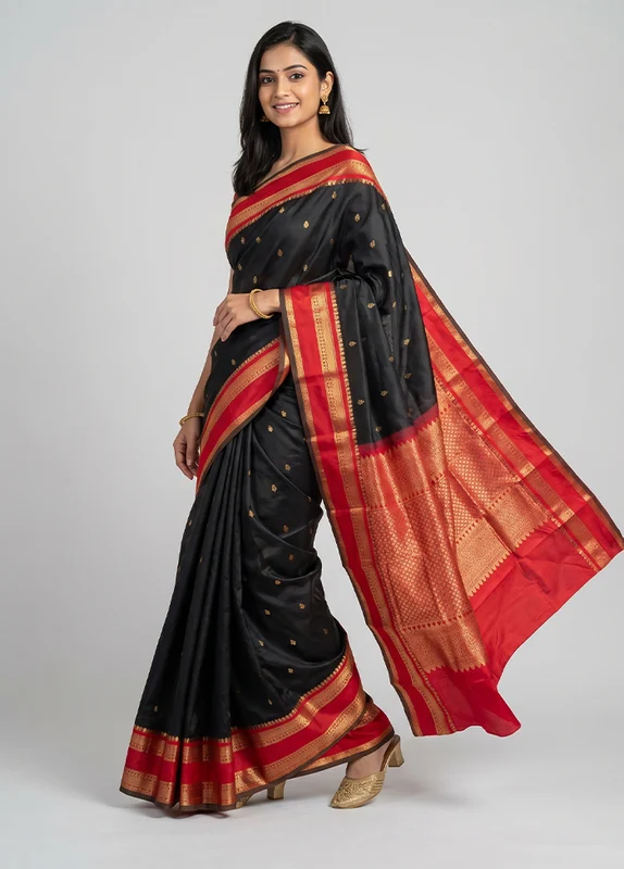 Black Handloom Kanchipuram Pure Silk Saree With Blouse Piece One Size