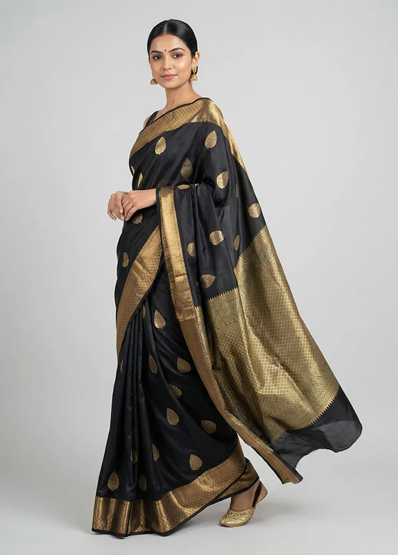 Black Handloom Kanchipuram Pure Silk Saree With Blouse Piece One Size