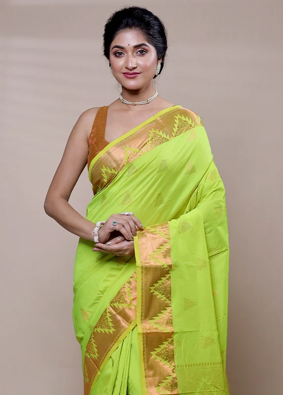 Green Kanjivaram Silk Saree With Blouse Piece Onesize