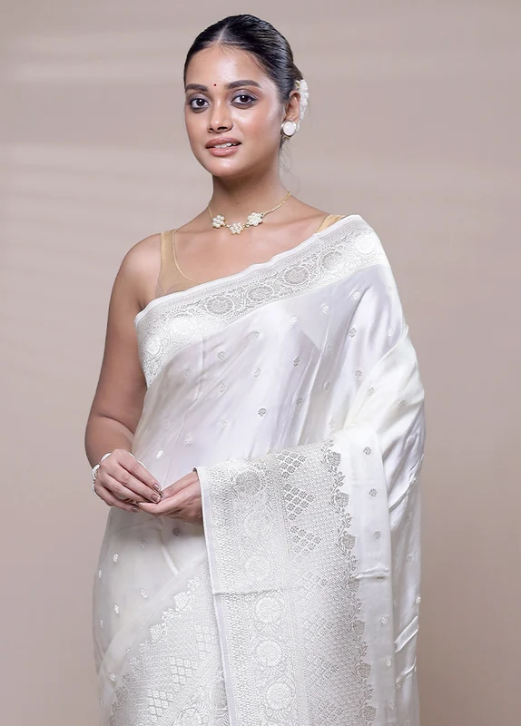 White Handloom Pure Georgette Saree With Blouse Piece Onesize
