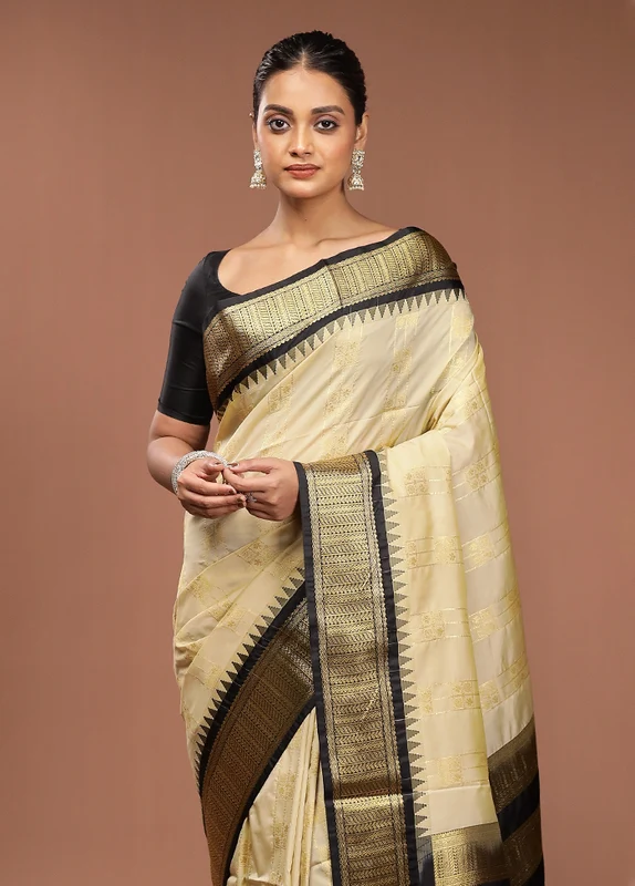 Cream Kanjivaram Silk Saree With Blouse Piece Onesize