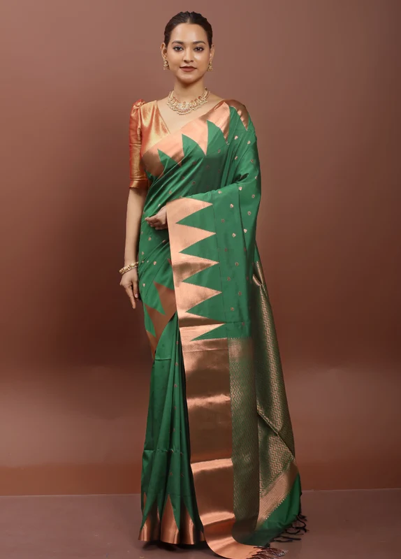 Green Kanjivaram Silk Saree With Blouse Piece Onesize