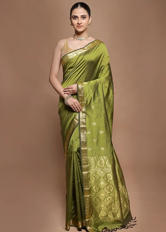 Green Kanjivaram Silk Saree With Blouse Piece Onesize