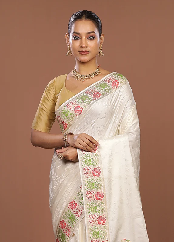 White Handloom Tanchoi Silk Saree With Blouse Piece One Size