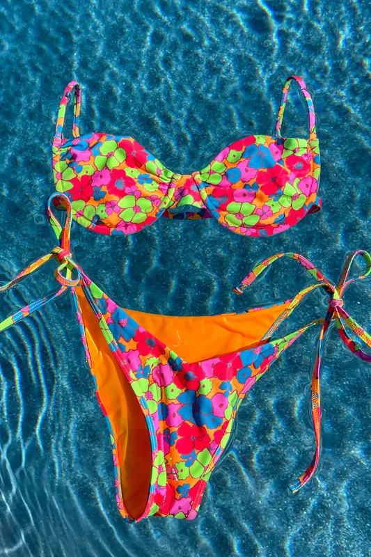 Maggie Underwire Bikini Top - Groovy Groovy / M
