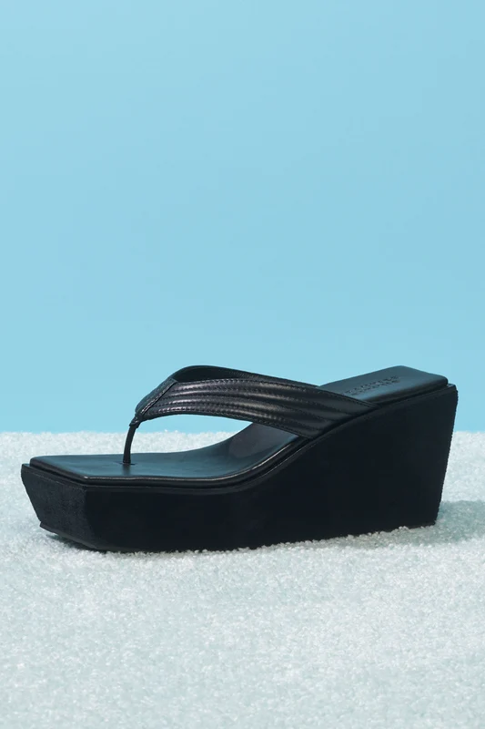LA Girl Platform Flip Flop - Black Black / 7 / 38