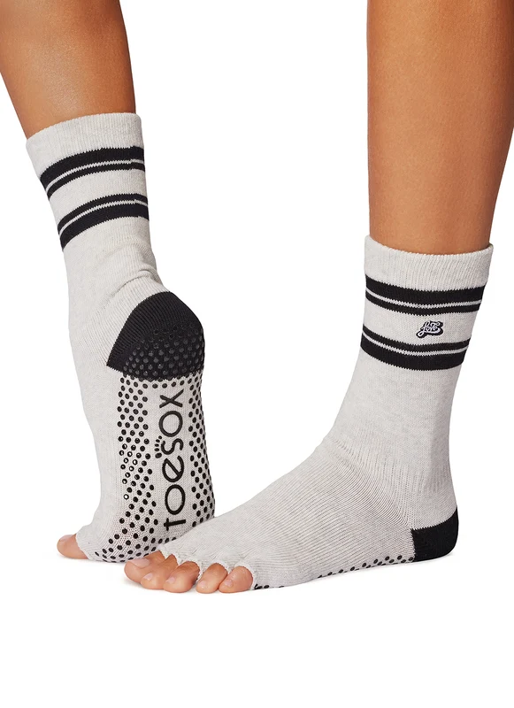 Toesox Crew Half Toe Grip Socks Love Letter / S