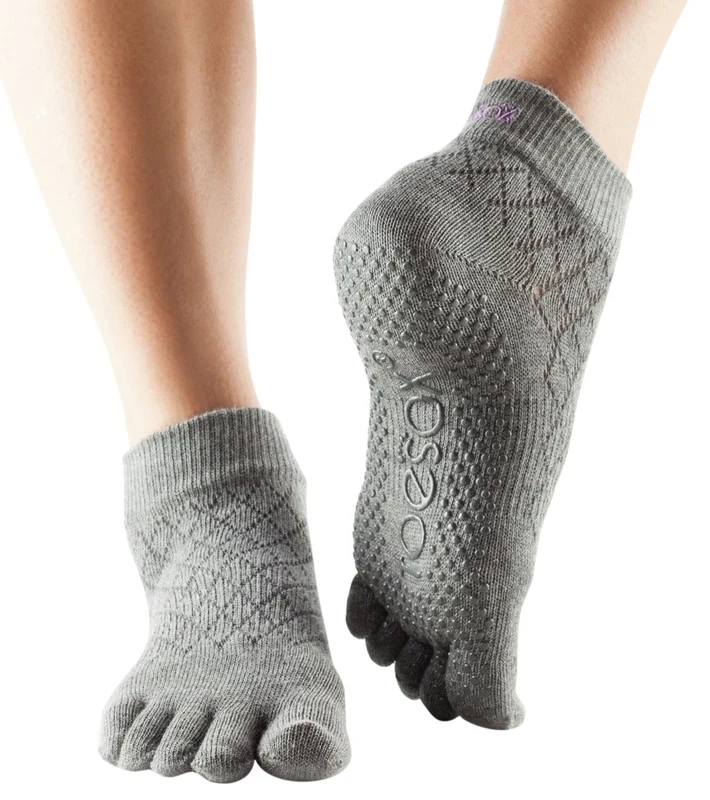 Toesox Ankle Length Full-Toe Yoga Grip Socks Fishnet Storm / XS