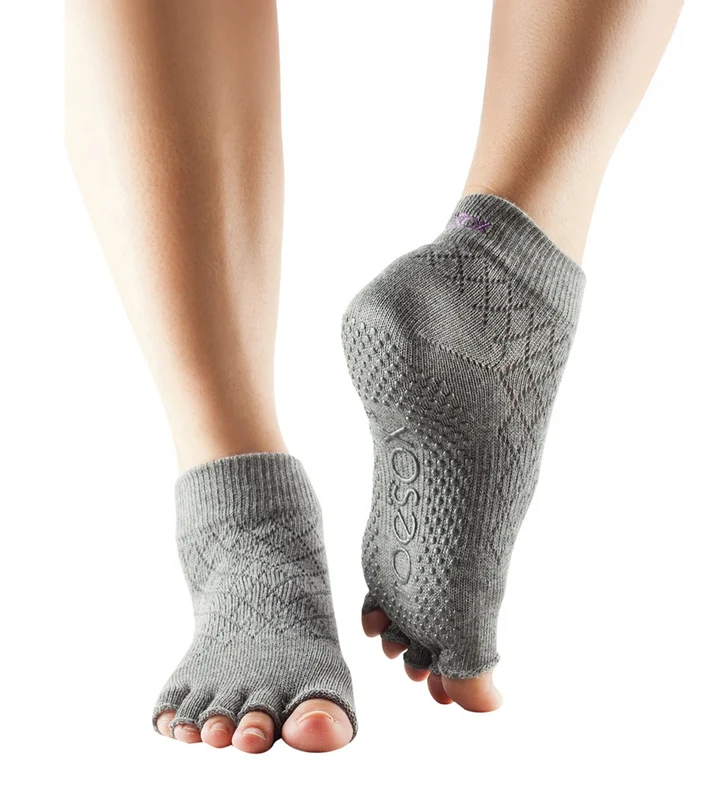 Toesox Ankle Length Half-Toe Yoga Grip Socks Fishnet Storm / L