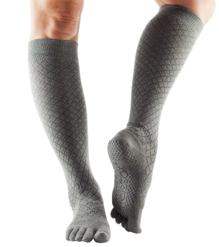 Toesox Knee High Scrunch Full-Toe Yoga Grip Socks Fishnet Storm / M