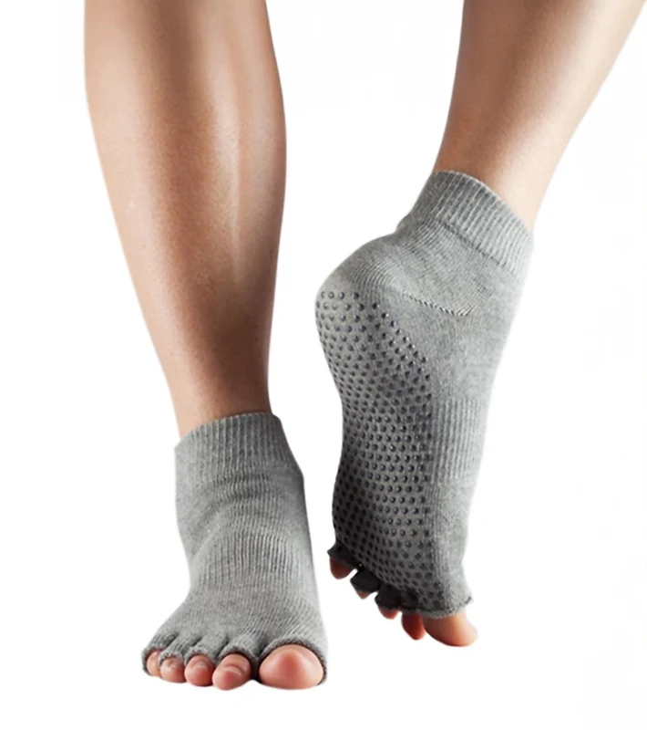 Toesox Ankle Length Half-Toe Yoga Grip Socks Heather Grey / M