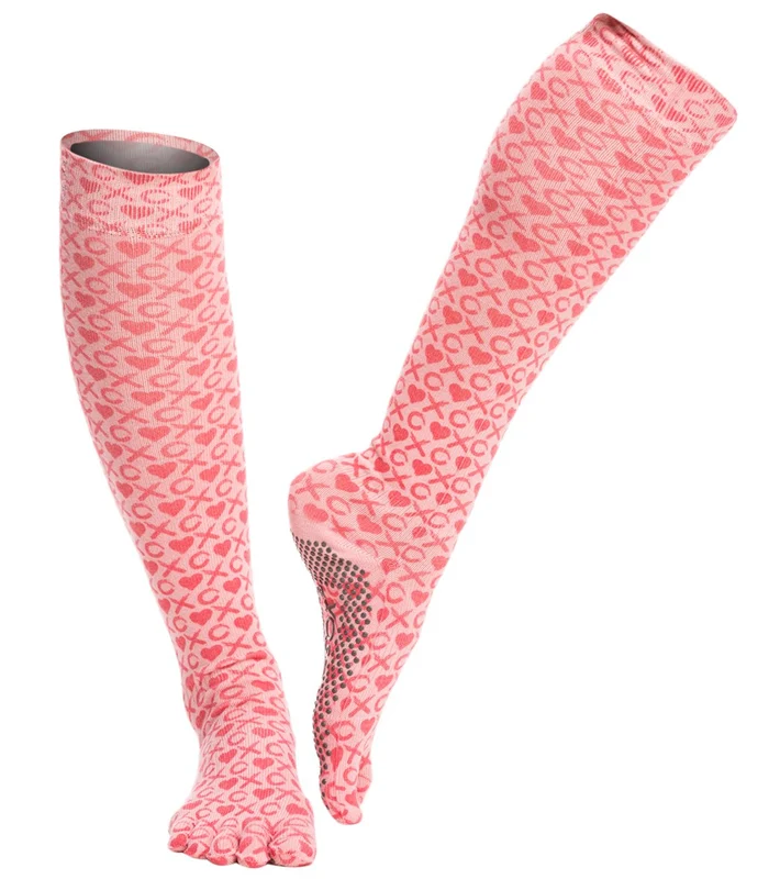 Toesox Knee High Scrunch Full-Toe Yoga Grip Socks Hugs + Kisses / S
