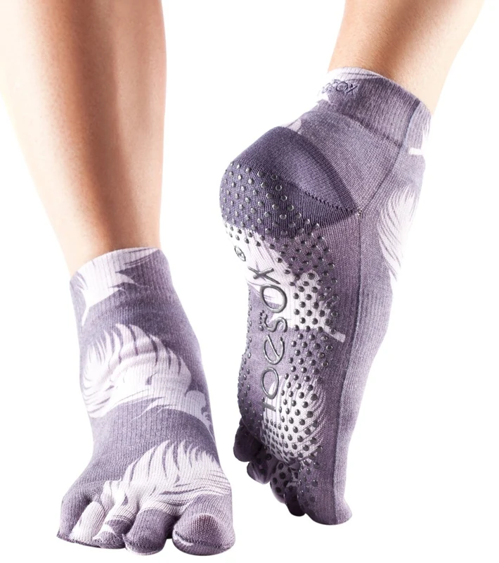 Toesox Ankle Length Full-Toe Yoga Grip Socks Nightshade / M