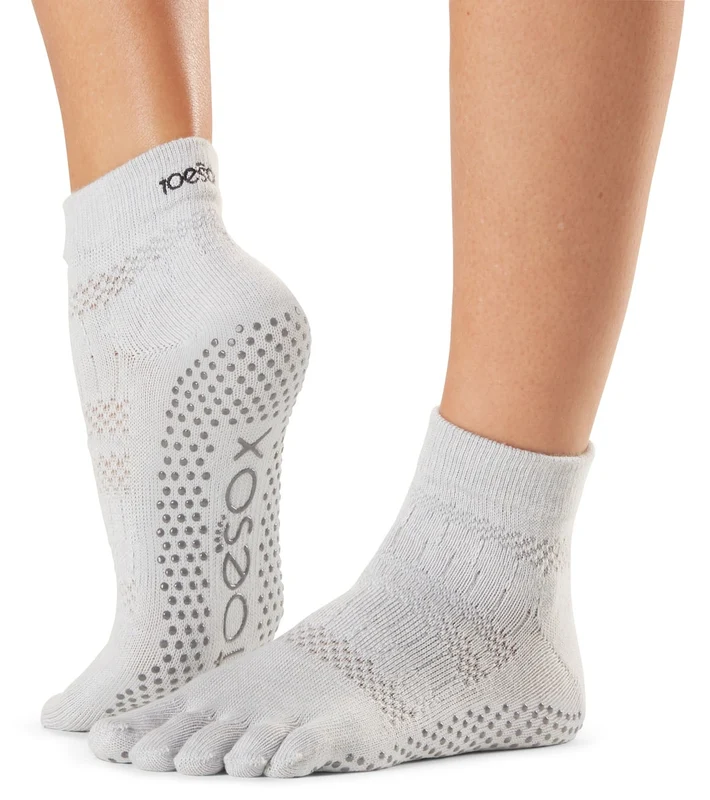 Toesox Ankle Length Full-Toe Yoga Grip Socks Ciao / M