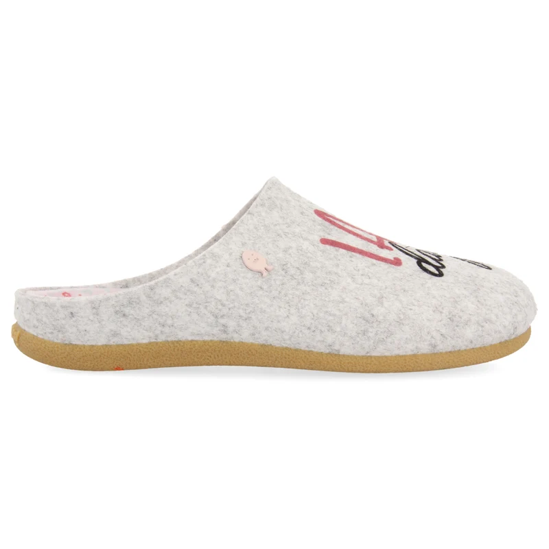 SLIPPERS FROM THE HOT POTATOES MUSAU COLLECTION 42