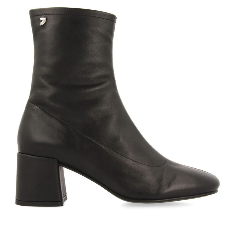 Artas women's black leather ankle boots with mid heels and round toes 35