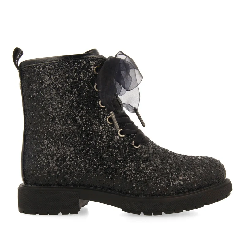 SEQUINED BOOTS AND TULLE SURANY 29