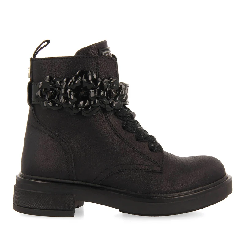 MILITARY STYLE LEATHER BOOTS WITH REMOVABLE AND REPLACEABLE STRAP. 31