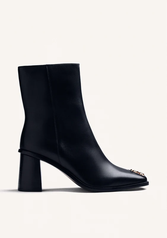 BLACK LEATHER ANKLE BOOTS WITH STUDS 40