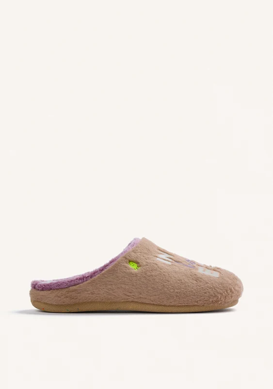 BROWN FUR HOUSE SLIPPERS WITH TEXT 39