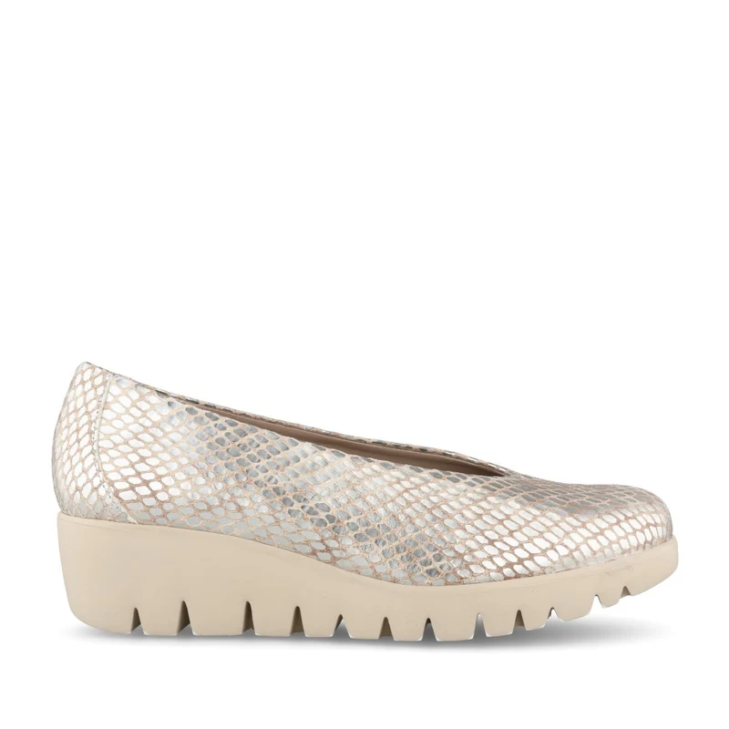 Ladies C-33100 Slip-on Shoe In Champagne 38 / CHAMPAGNE