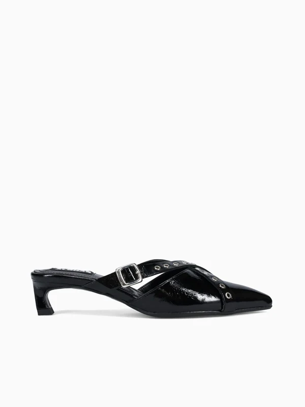 Zyra Black Leather Black / 40 / M