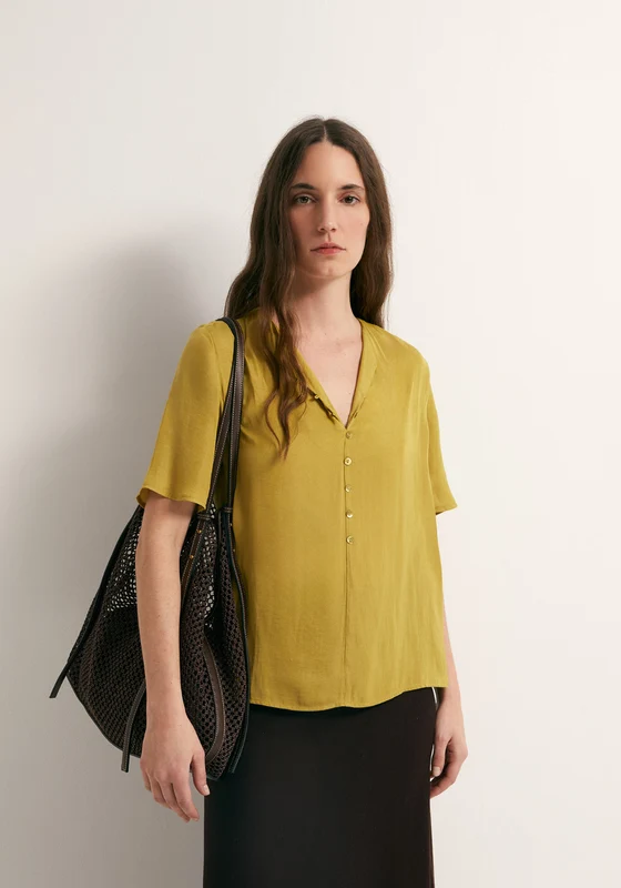 Short-Sleeved V-Neck Blouse - Green Olive / S