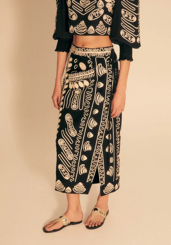 Embroidered Midi Skirt - Black Black / XS