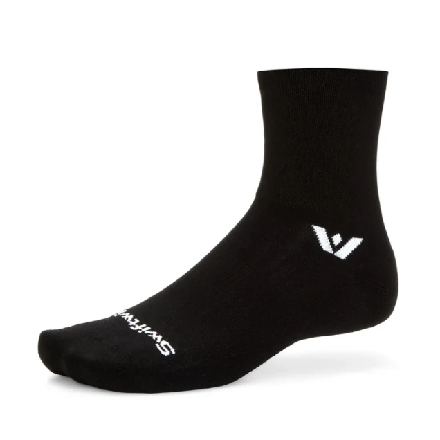 Swiftwick Aspire Quarter Crew High BLACK / MED