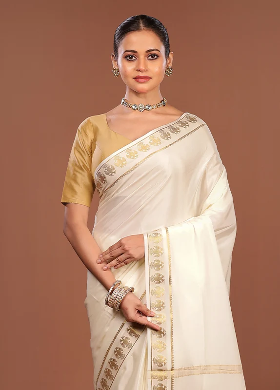 White Handloom Kanchipuram Pure Silk Saree With Blouse Piece One Size
