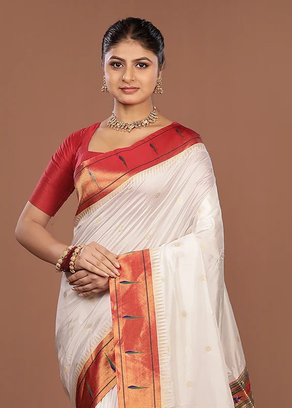 White Handloom Kanchipuram Pure Silk Saree With Blouse Piece One Size