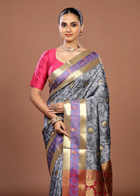 Red Kanjivaram Silk Saree With Blouse Piece One Size