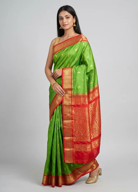 Green Handloom Kanjivaram Silk Saree With Blouse Piece One Size