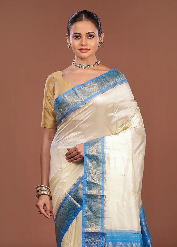 White Handloom Kanjivaram Pure Silk Saree With Blouse Piece One Size