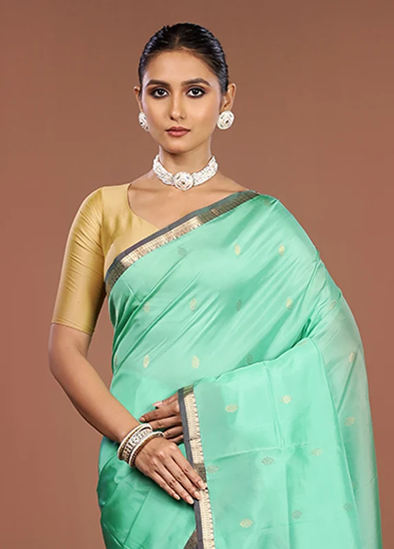 Green Handloom Kanjivaram Pure Silk Saree With Blouse Piece One Size