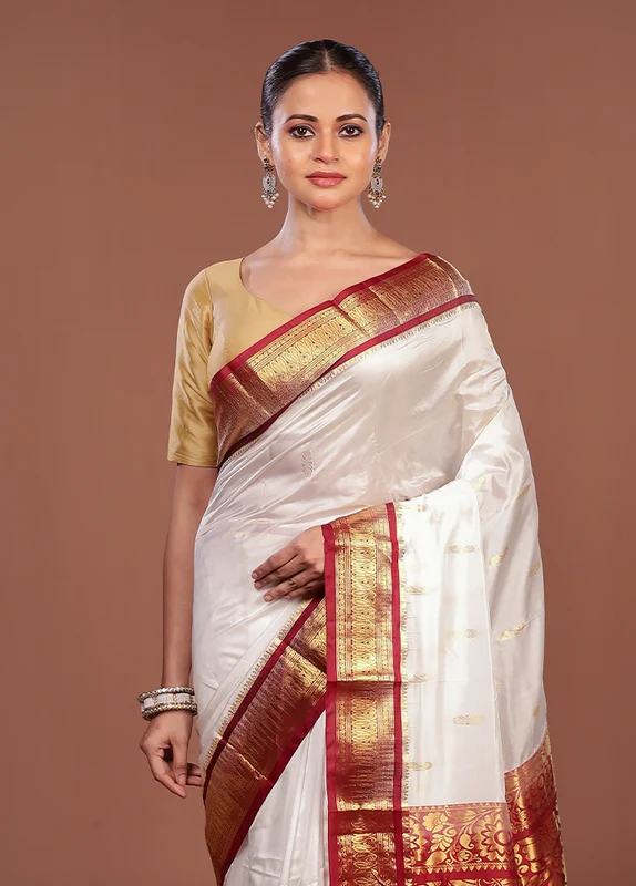 White Handloom Kanjivaram Pure Silk Saree With Blouse Piece One Size