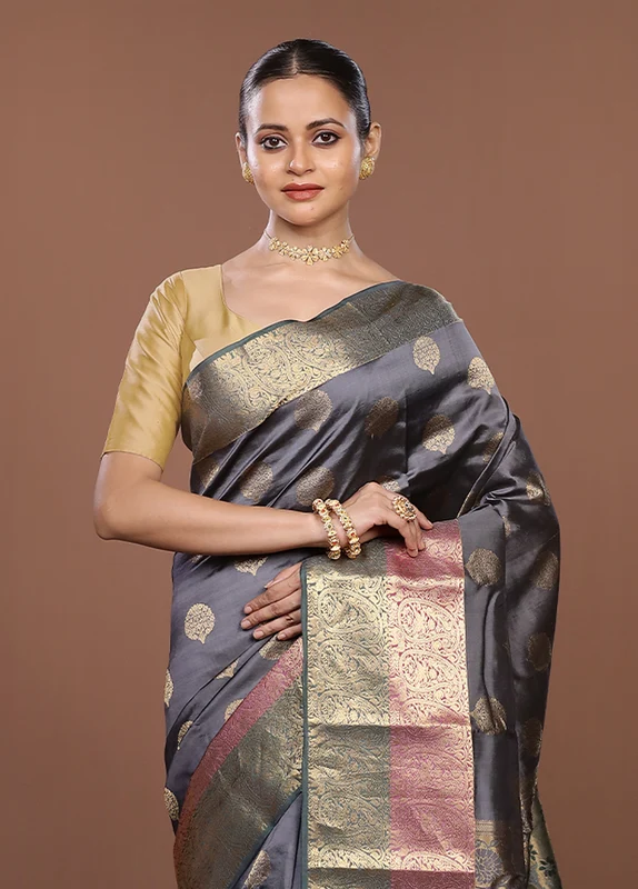 Black Handloom Kanjivaram Pure Silk Saree With Blouse Piece One Size