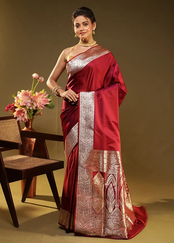 Red Banarasi Silk Saree With Blouse Piece One Size