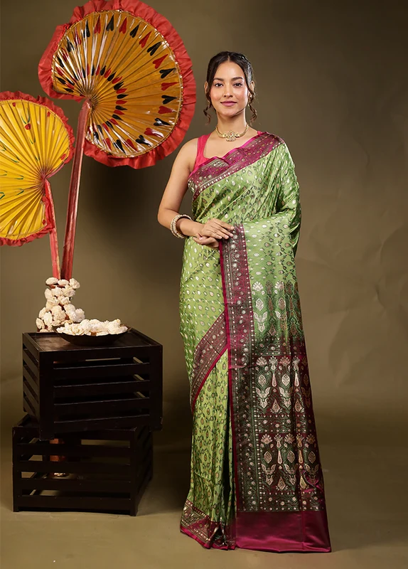 Green Tanchoi Silk Saree With Blouse Piece One Size